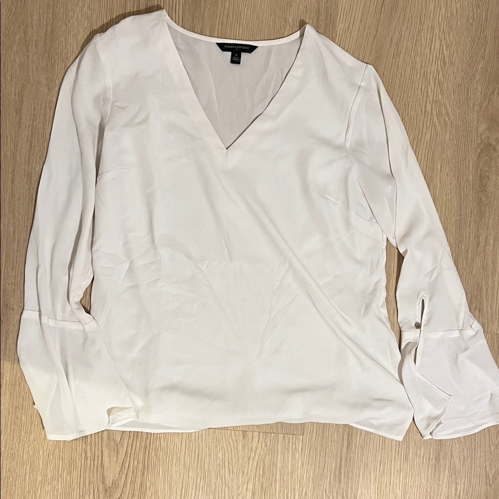 Banana Republic White V-Neck Long-Sleeve Blouse